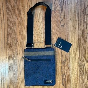 Dakine crossbody purse NWT